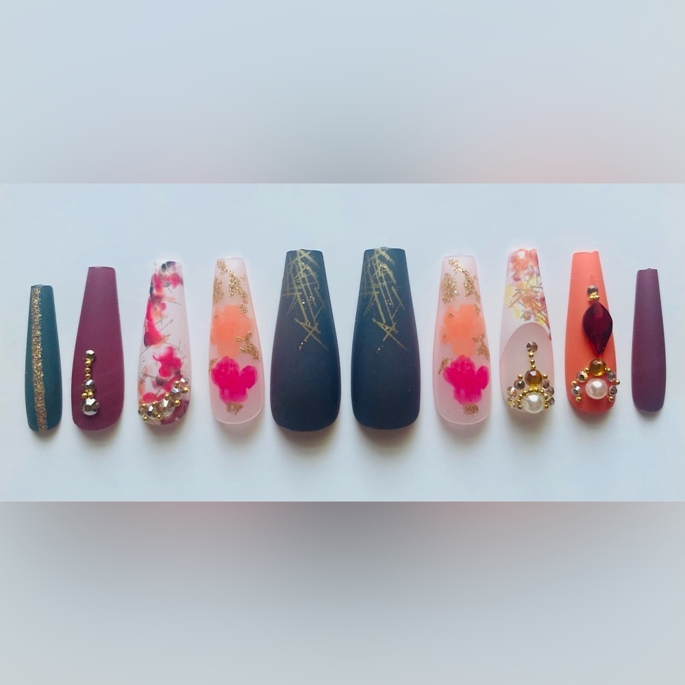 🌸 Host Pick 🌸  Matte Floral Press On Nails - Picture 2 of 3